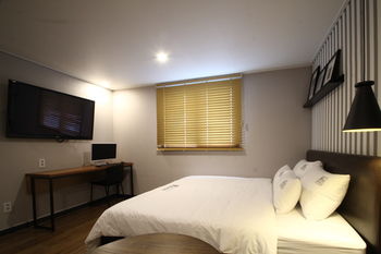 Calm Rest Hotel Busan Sasang 2*