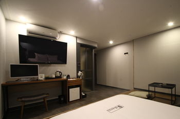 Calm Rest Hotel Busan Sasang 2*