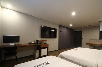 Calm Rest Hotel Busan Sasang 2*