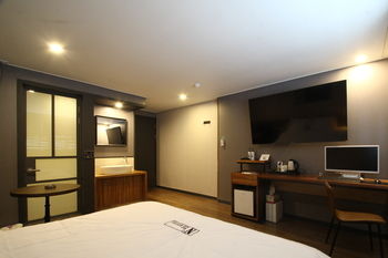 Calm Rest Hotel Busan Sasang 2*