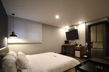 Calm Rest Hotel Busan Sasang 2*