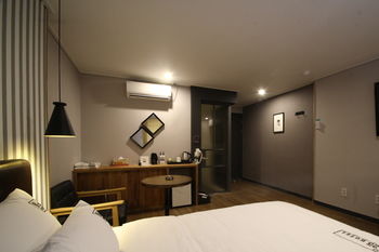Calm Rest Hotel Busan Sasang 2*