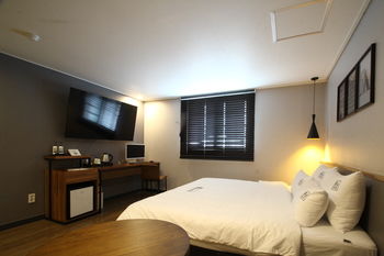 Calm Rest Hotel Busan Sasang 2*
