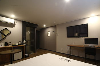 Calm Rest Hotel Busan Sasang 2*