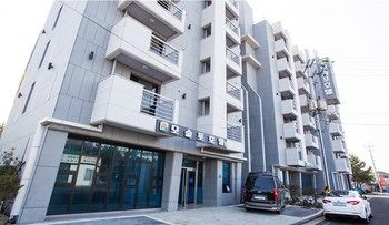 Jeju Moseulpo Hotel 2*
