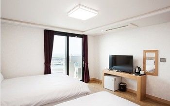 Jeju Moseulpo Hotel 2*