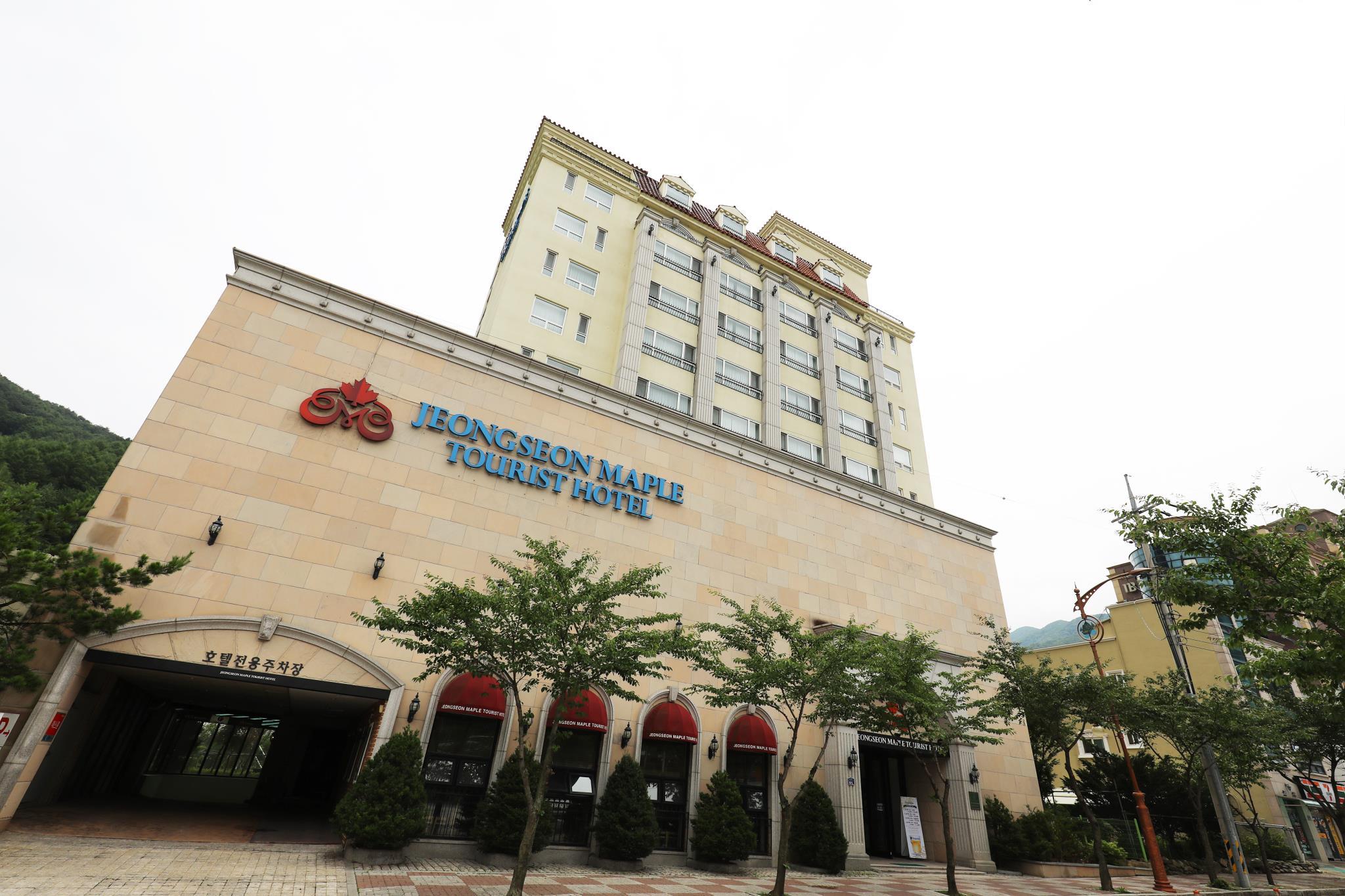 Maple Tourist Hotel 3*
