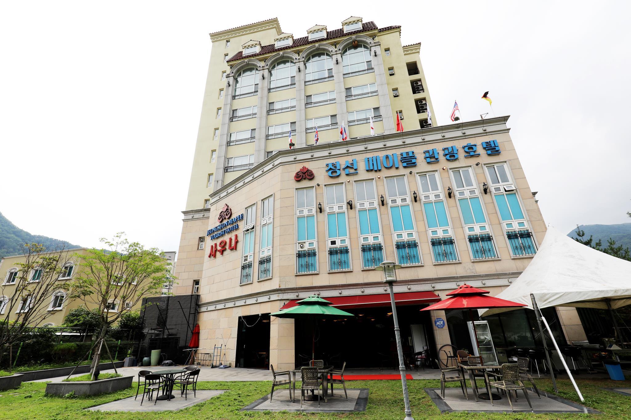 Maple Tourist Hotel 3*