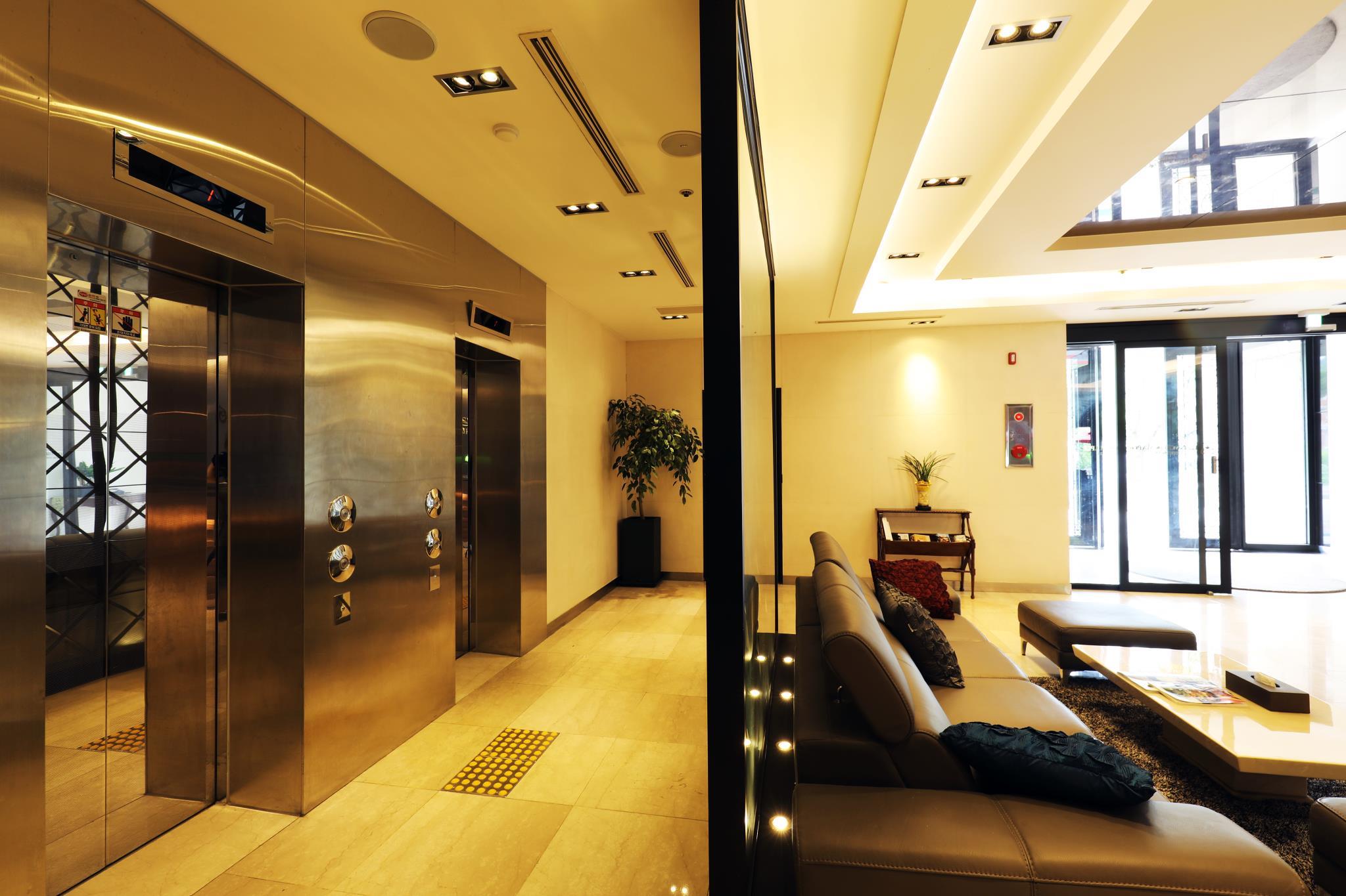 Maple Tourist Hotel 3*