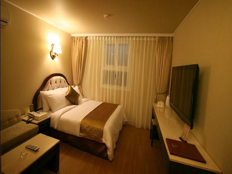 L'S Hotel 2*