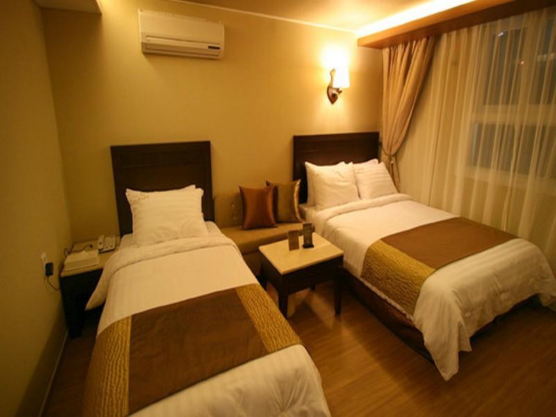 L'S Hotel 2*