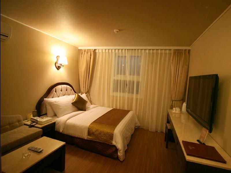 L'S Hotel 2*
