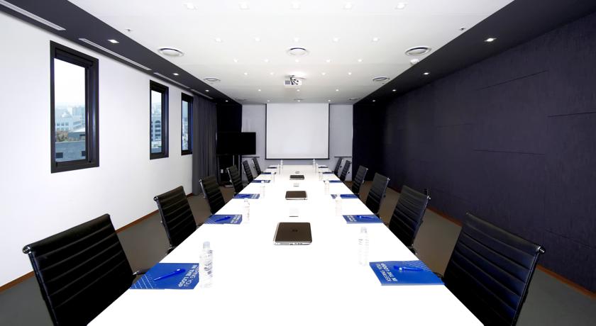 Holiday Inn Express Suwon Ingye 3*