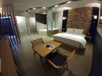 Khan Hotel 3*