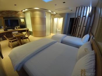 Khan Hotel 3*