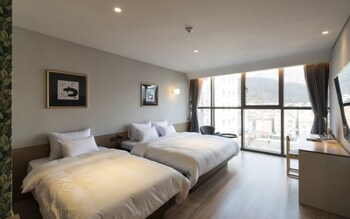 Hound Hotel Changwon - Jinhae Yongwon 3*