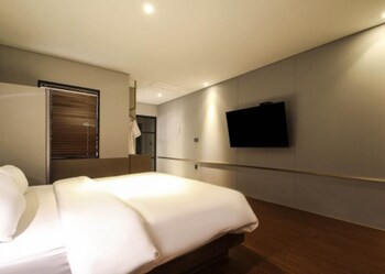 Hound Hotel Changwon - Jinhae Yongwon 3*
