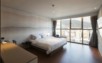 Hound Hotel Changwon - Jinhae Yongwon 3*