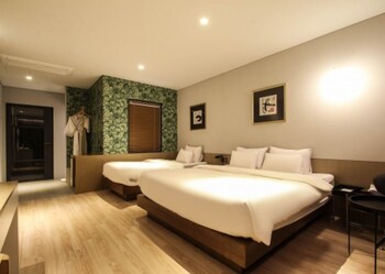 Hound Hotel Changwon - Jinhae Yongwon 3*