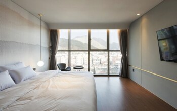 Hound Hotel Changwon - Jinhae Yongwon 3*