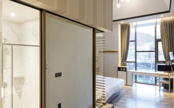 Hound Hotel Changwon - Jinhae Yongwon 3*