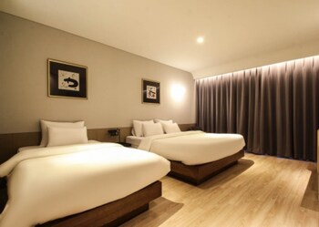 Hound Hotel Changwon - Jinhae Yongwon 3*