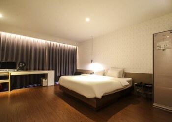 Hound Hotel Changwon - Jinhae Yongwon 3*