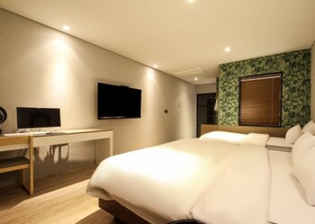 Hound Hotel Changwon - Jinhae Yongwon 3*