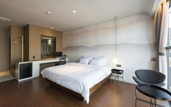 Hound Hotel Changwon - Jinhae Yongwon 3*
