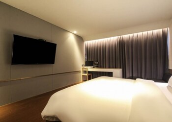 Hound Hotel Changwon - Jinhae Yongwon 3*