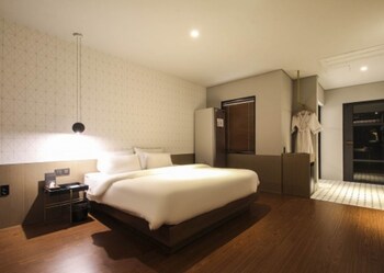 Hound Hotel Changwon - Jinhae Yongwon 3*