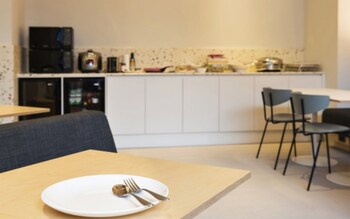 Hound Hotel Changwon - Jinhae Yongwon 3*