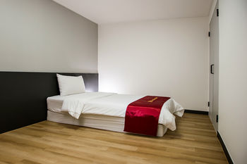 Whinstone Hotel and Resort 3*
