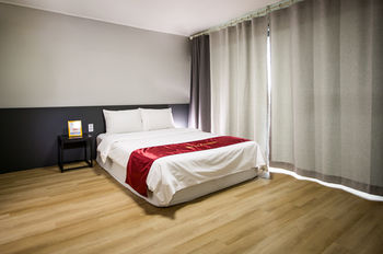 Whinstone Hotel and Resort 3*