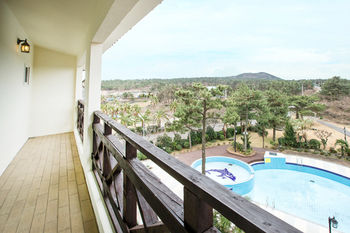 Whinstone Hotel and Resort 3*