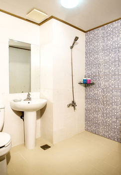 Whinstone Hotel and Resort 3*