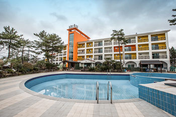 Whinstone Hotel and Resort 3*