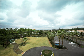 Whinstone Hotel and Resort 3*