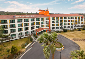 Whinstone Hotel and Resort 3*