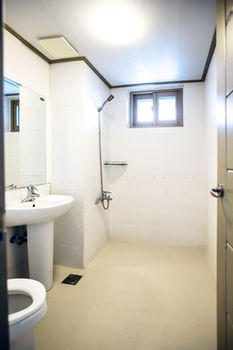 Whinstone Hotel and Resort 3*