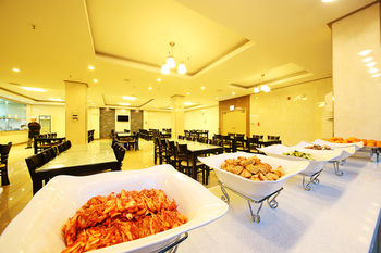 Whinstone Hotel and Resort 3*