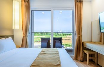 Thira Hotel 2*
