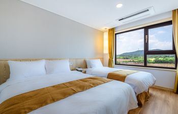 Thira Hotel 2*