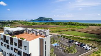 Thira Hotel 2*