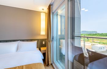 Thira Hotel 2*
