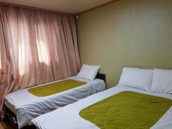 Green and Blue Hotel 2*