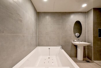 French Code Hotel 2*