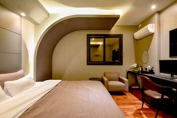 French Code Hotel 2*