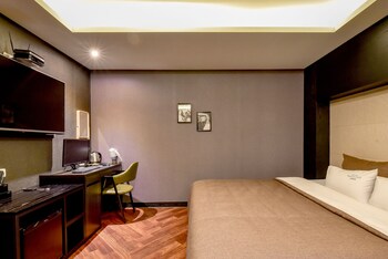 French Code Hotel 2*