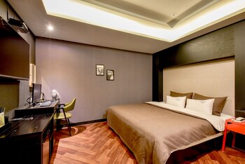 French Code Hotel 2*